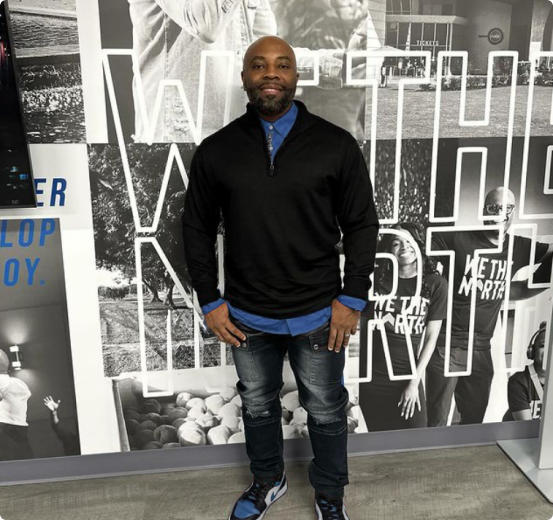 Executive coach Dr. Jimmie Gray in a professional environment, providing leadership coaching for executives to overcome challenges and improve team performance.